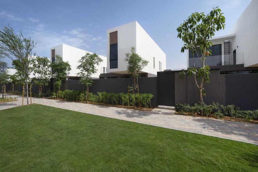 Villas with garden for sale in Abu Dhabi