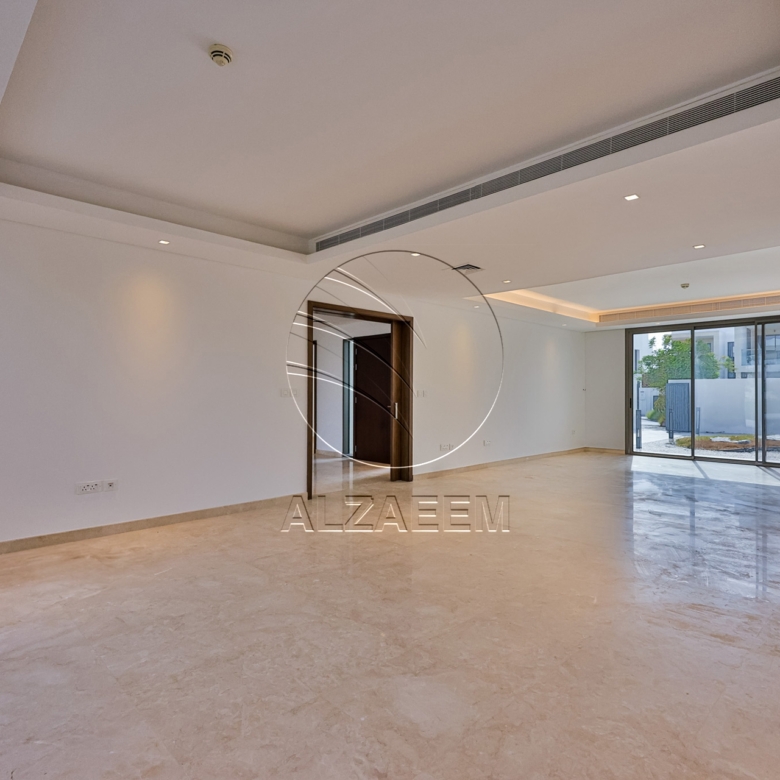 Full Golf Course View | Landscaped | 1047 Sqm Plot