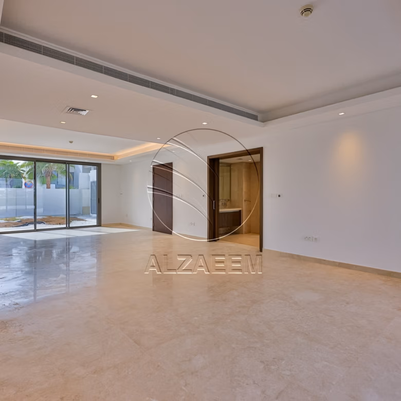 Full Golf Course View | Landscaped | 1047 Sqm Plot