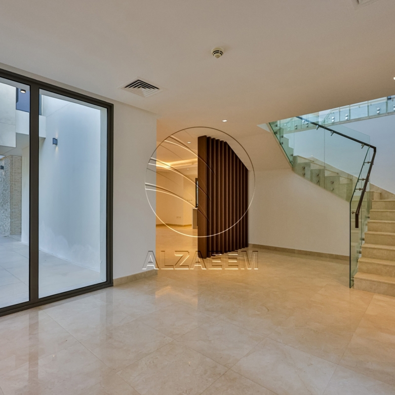 Full Golf Course View | Landscaped | 1047 Sqm Plot