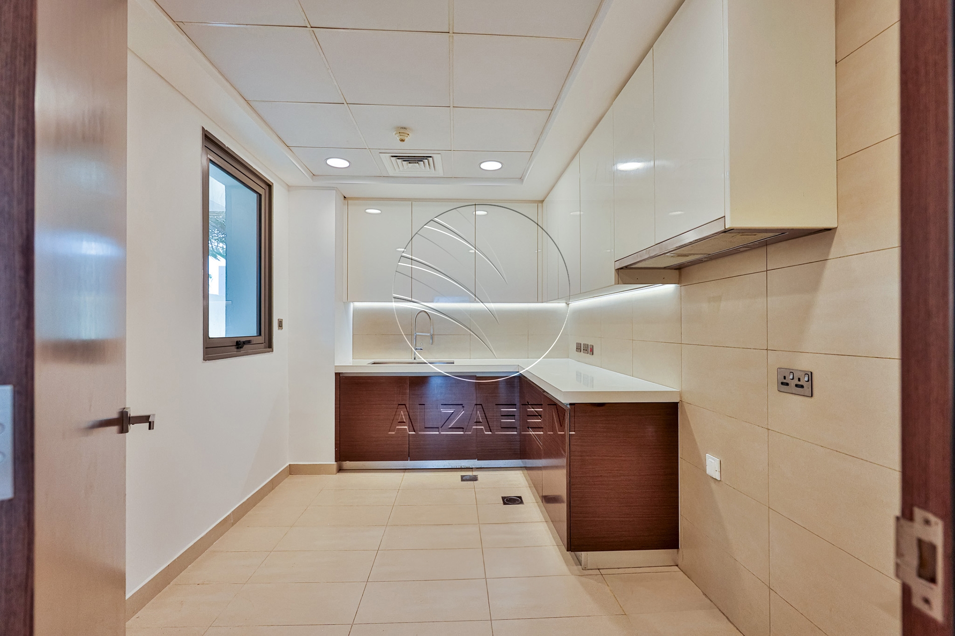 Full Golf Course View | Landscaped | 1047 Sqm Plot