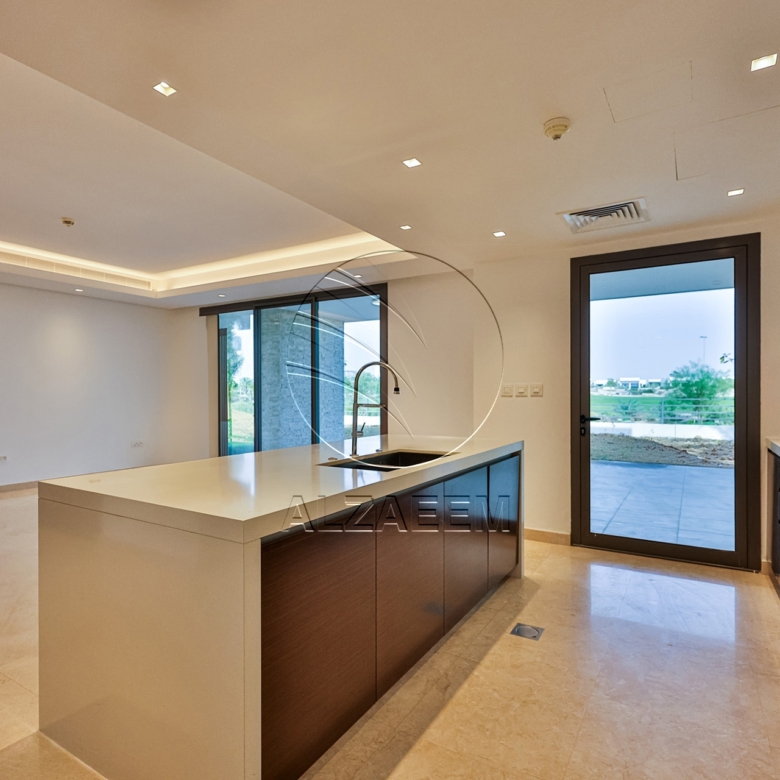 Full Golf Course View | Landscaped | 1047 Sqm Plot