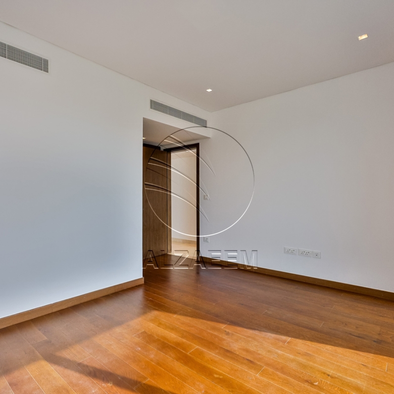 Full Golf Course View | Landscaped | 1047 Sqm Plot