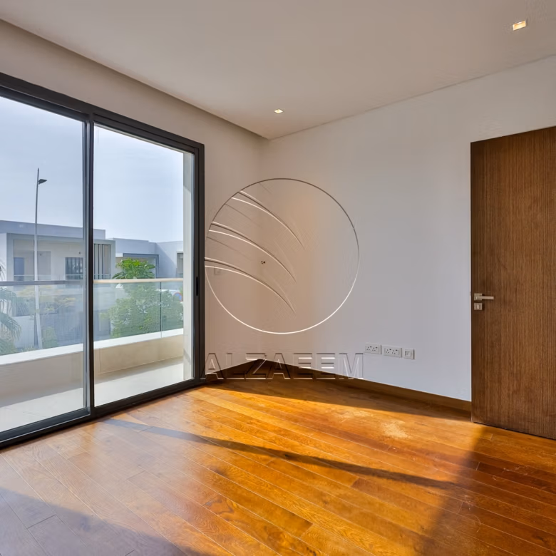 Full Golf Course View | Landscaped | 1047 Sqm Plot