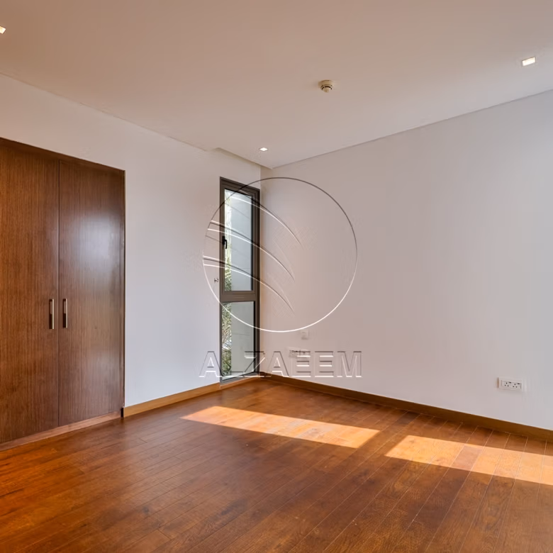 Full Golf Course View | Landscaped | 1047 Sqm Plot