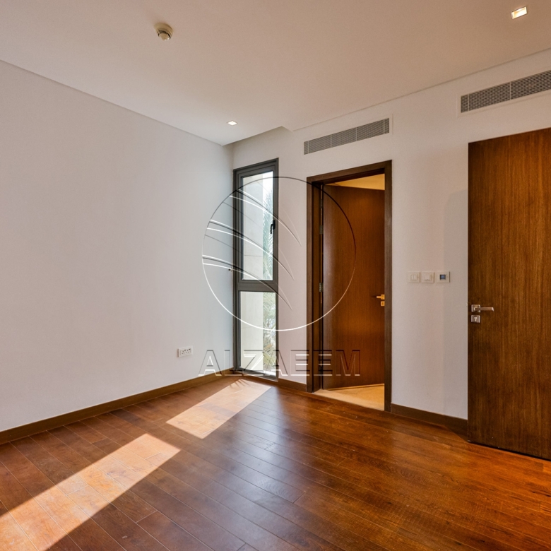 Full Golf Course View | Landscaped | 1047 Sqm Plot