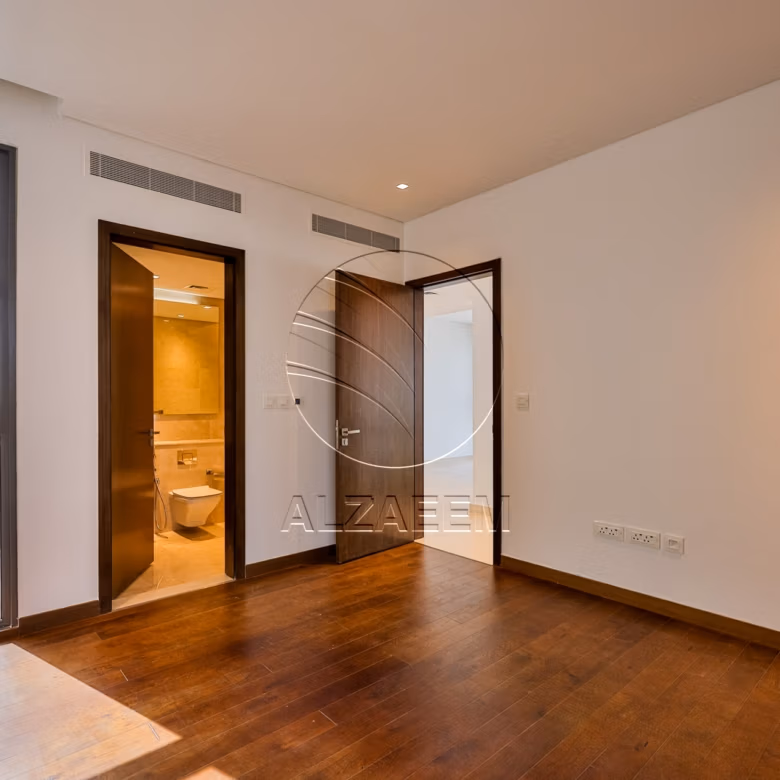 Full Golf Course View | Landscaped | 1047 Sqm Plot
