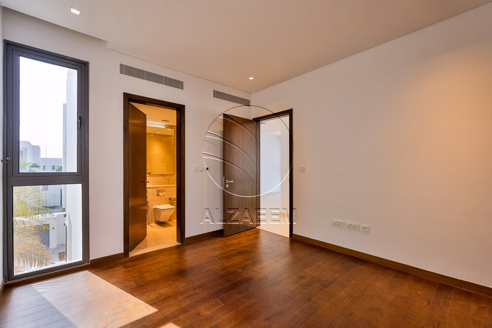 Full Golf Course View | Landscaped | 1047 Sqm Plot