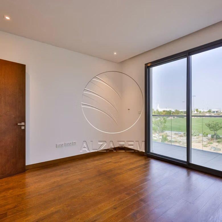 Full Golf Course View | Landscaped | 1047 Sqm Plot