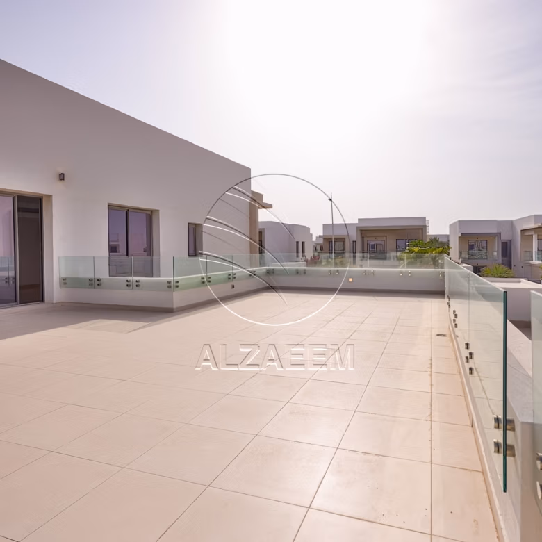 Full Golf Course View | Landscaped | 1047 Sqm Plot
