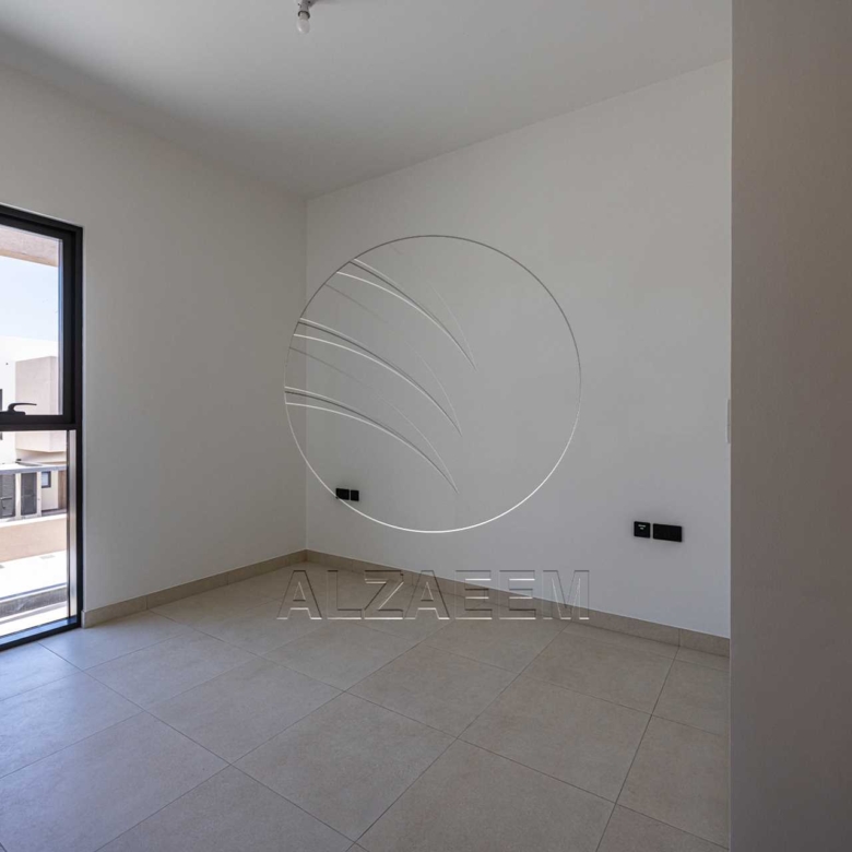 Single Row | Spacious 3BR TH | Prime Location