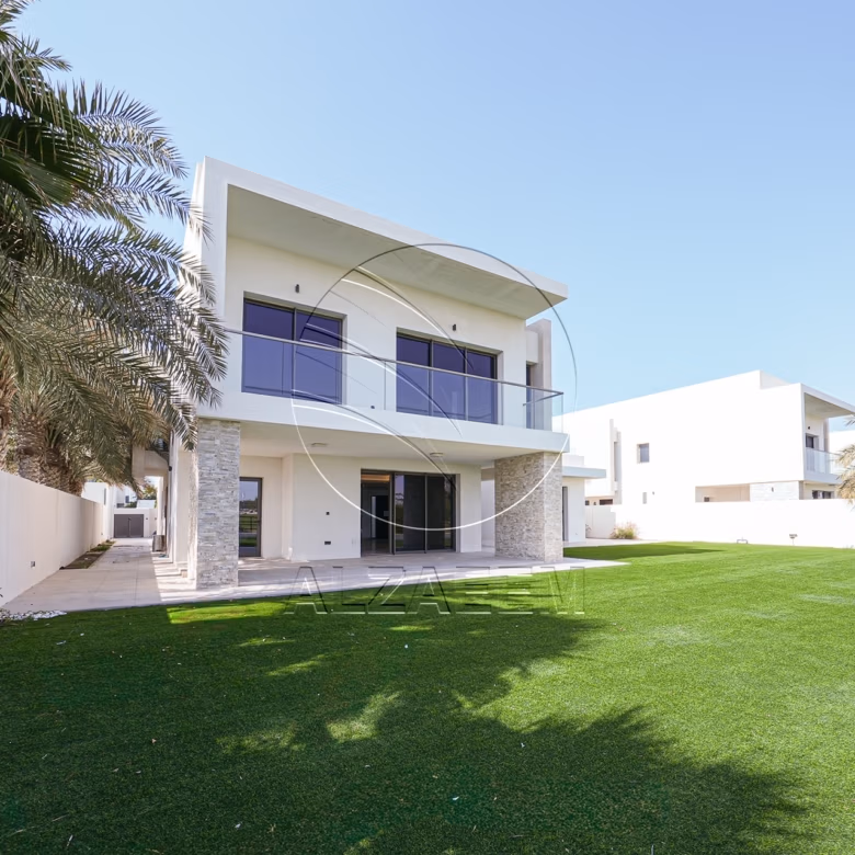 Full Golf Course View | Landscaped | 1047 Sqm Plot