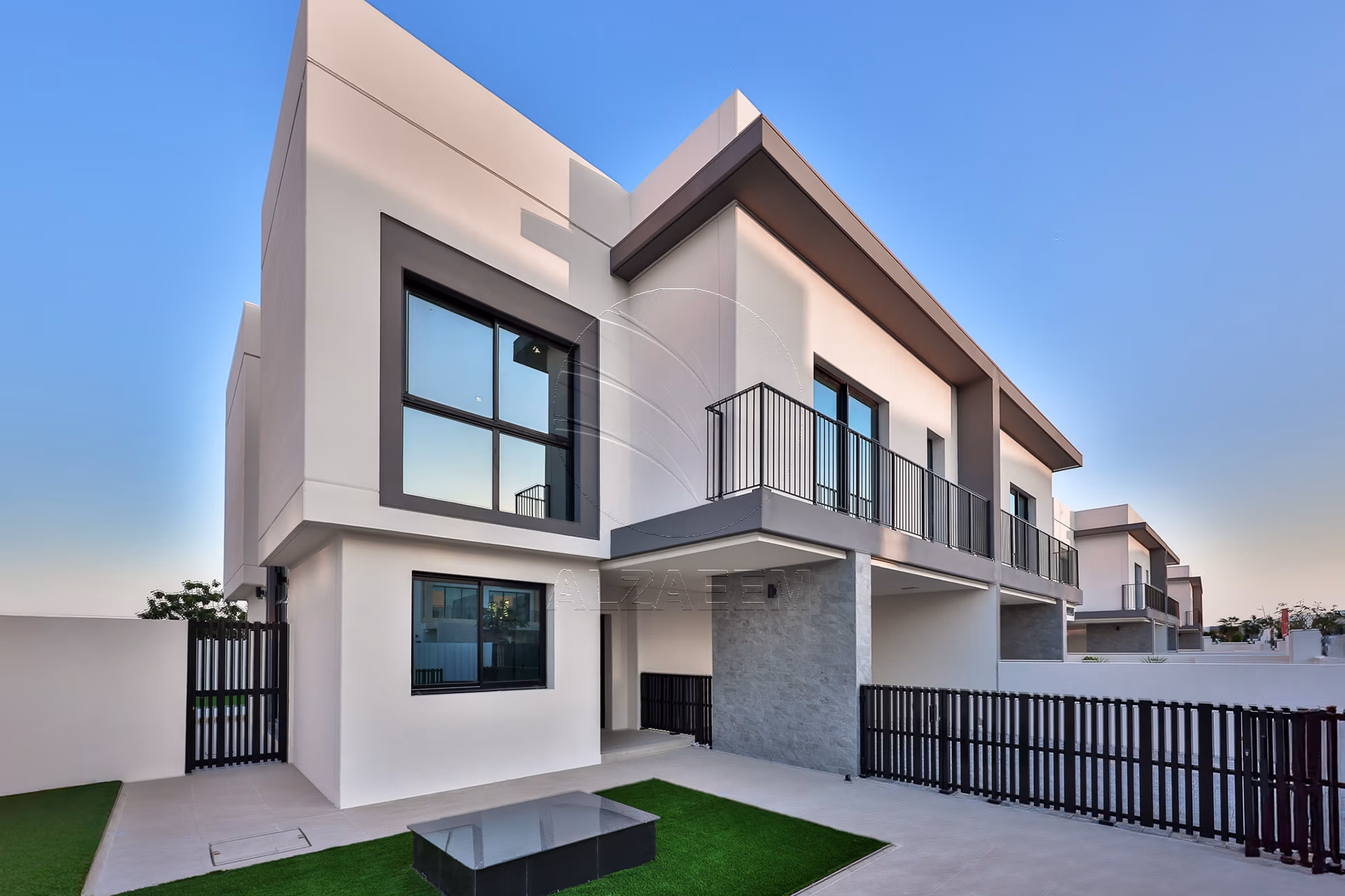 Qolf meydançasına qismən mənzərəsi olan tək sıralı villa