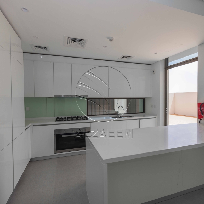 HOT | Corner Unit TH Near the Park