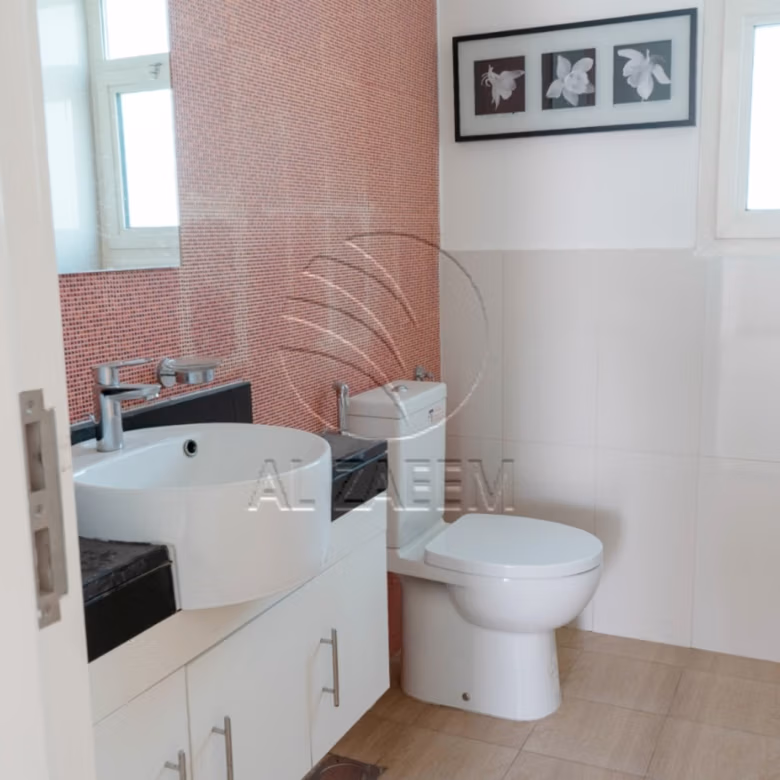 Studio with Balcony | Road View | Tenanted