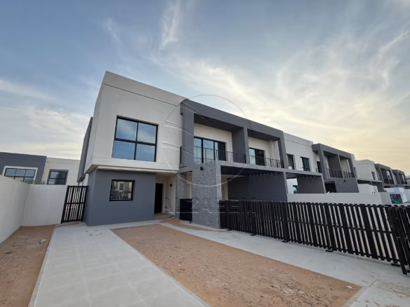 Double Row Corner | Duplex | Move-in Ready