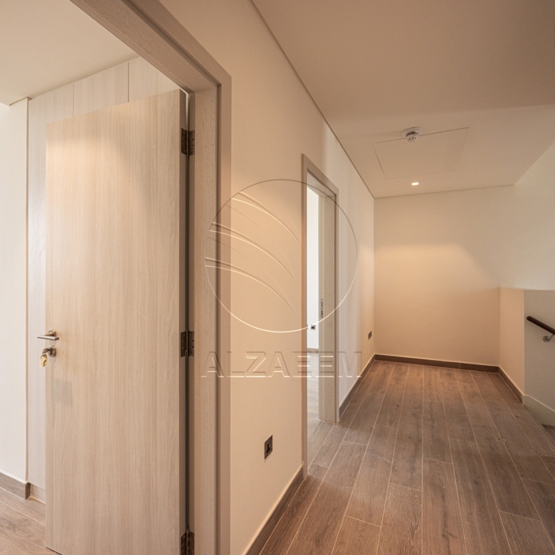 VACANT! 3BR TH | Prime Location | Modern Design