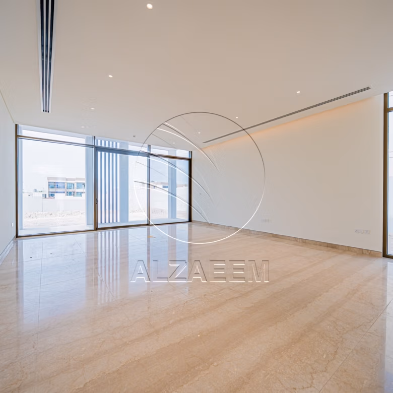 √VACANT Exclusive V-5 SELECT | Partial Sea View√