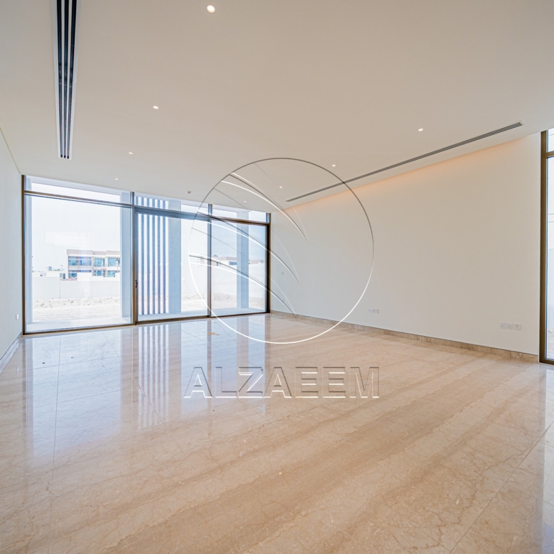 VACANT Exclusive V-5 SELECT | Partial Sea View