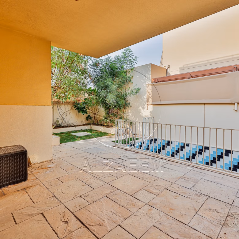 √ Private Pool | Type A | Tenanted | CORNER √