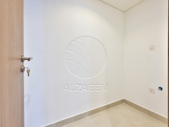HOT DEAL! Corner Unit – Partial Sea View | Parking