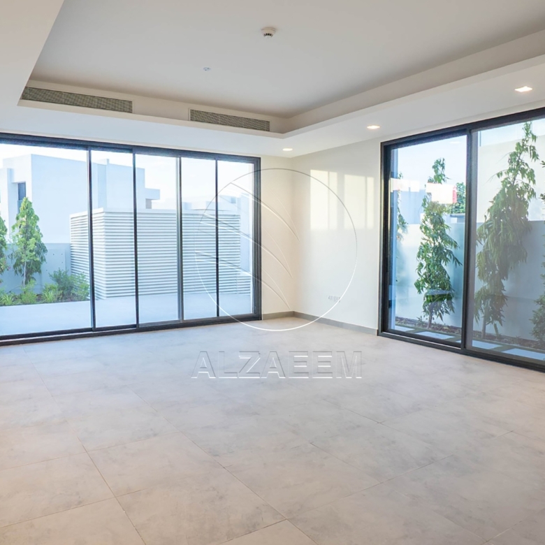 High Quality Upgraded Villa | Single Row | VACANT