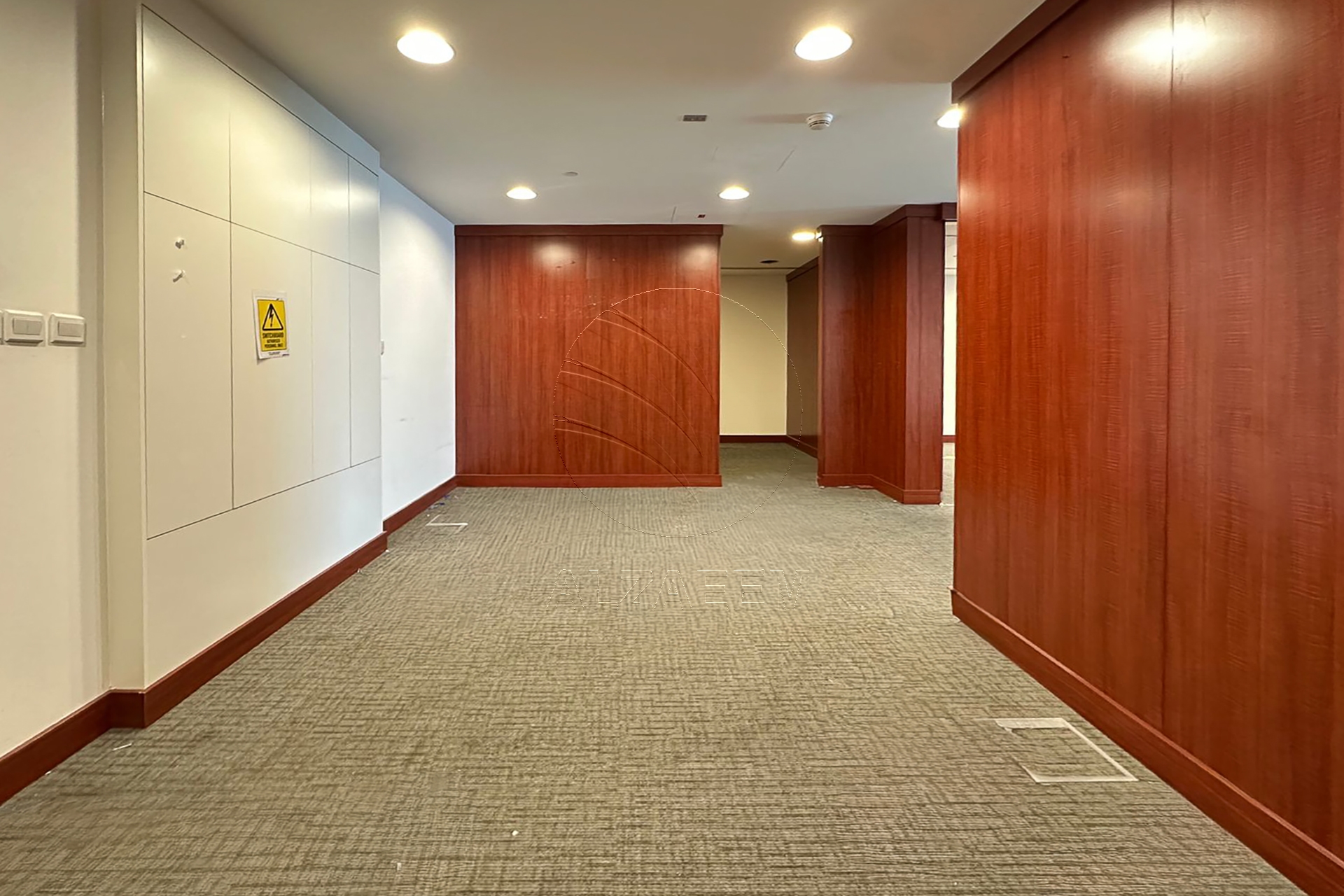 High Level Fitted Office Facing the Canal