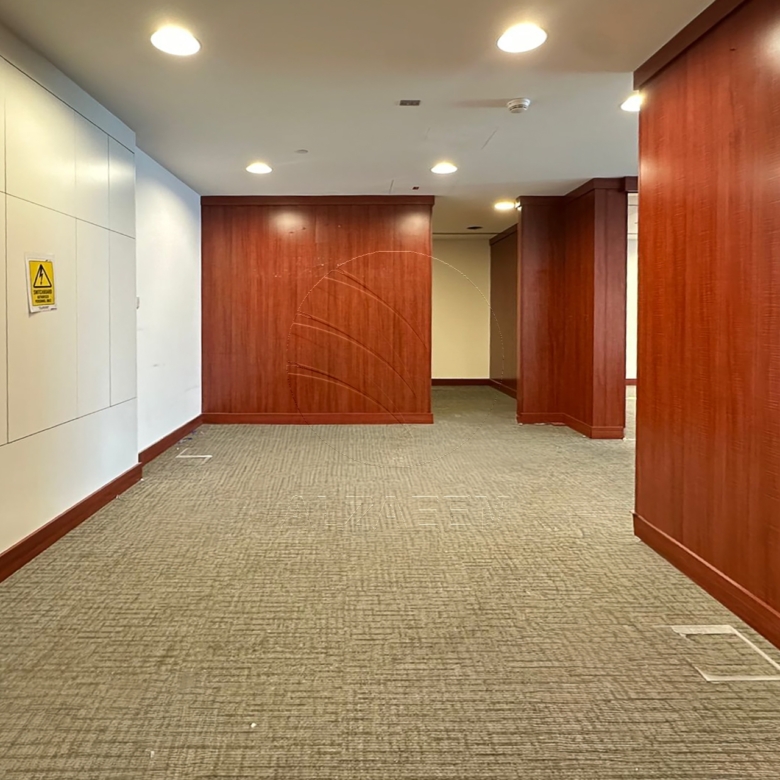High Level Fitted Office Facing the Canal