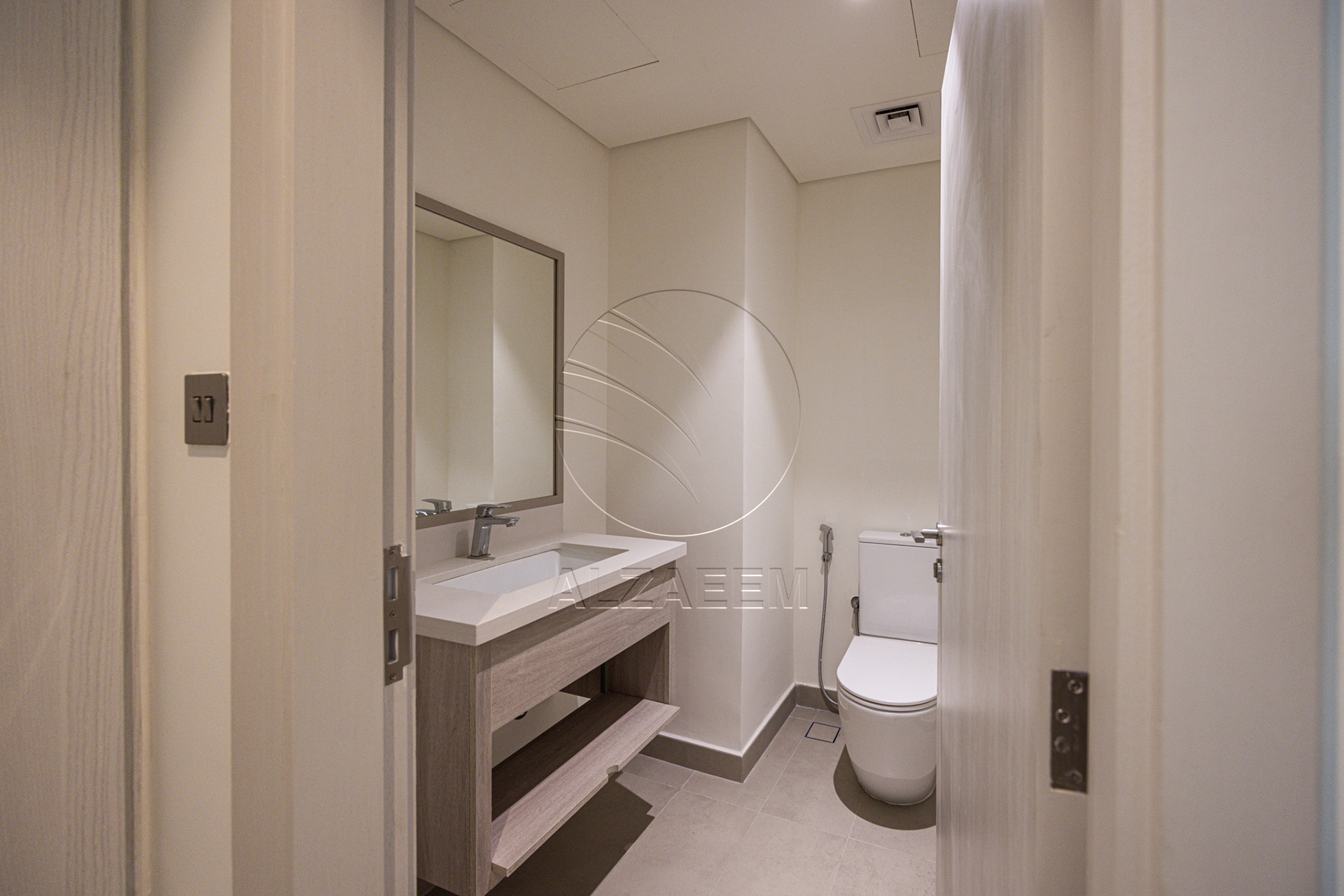 VACANT! 3BR TH | Prime Location | Modern Design