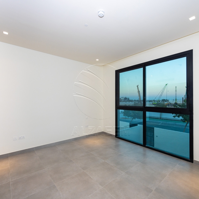 Stand Alone |Single Row -Corner | Golf Course View
