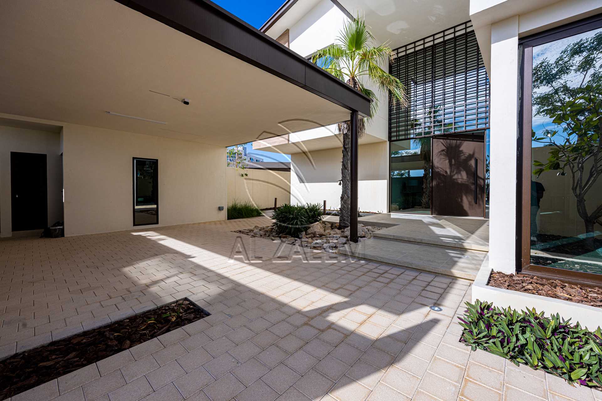 Price Reduced! Prime Location | HIGH Ceiling