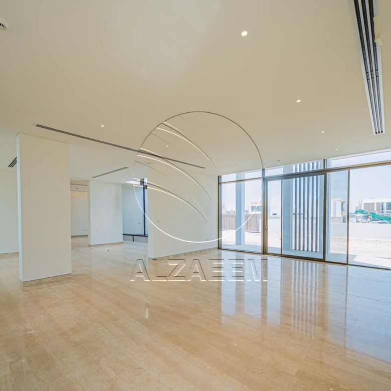 √VACANT Exclusive V-5 SELECT | Partial Sea View√