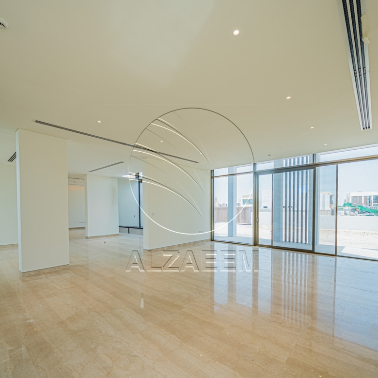 VACANT Exclusive V-5 SELECT | Partial Sea View
