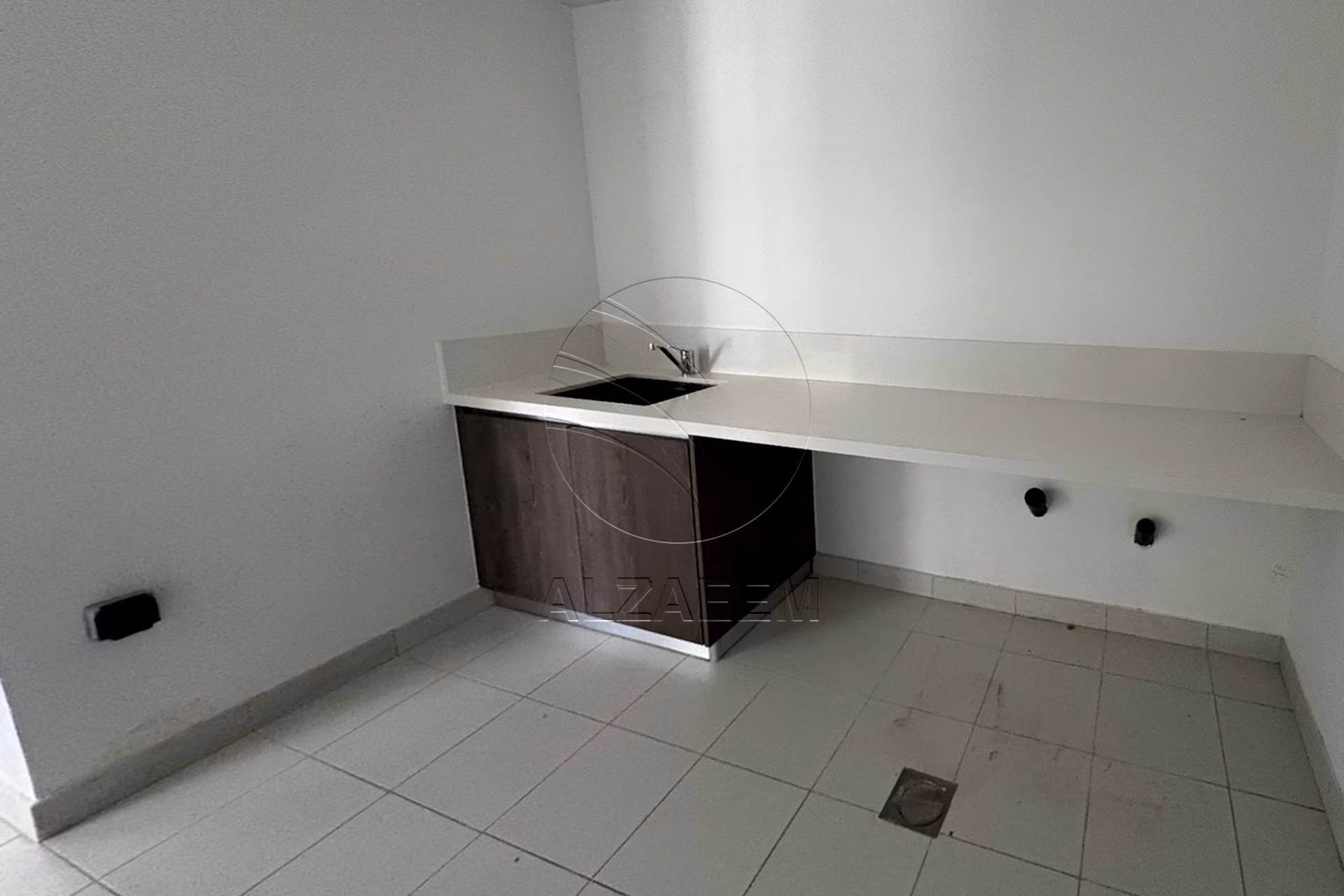 Single Row Corner | Ready to Move | PRIME LOCATION