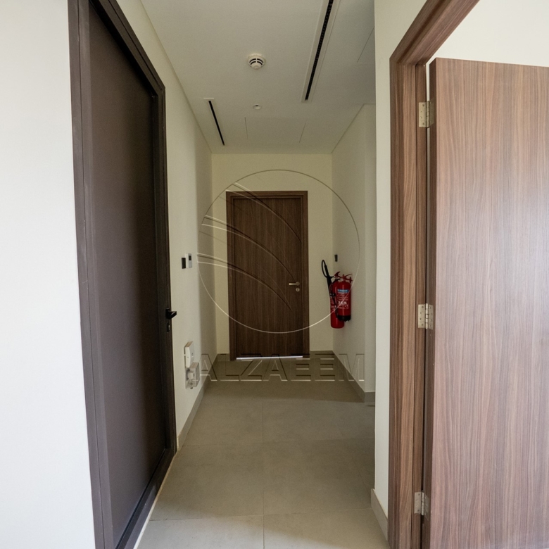 Single Row Villa | Huge Plot | Ready for Occupancy