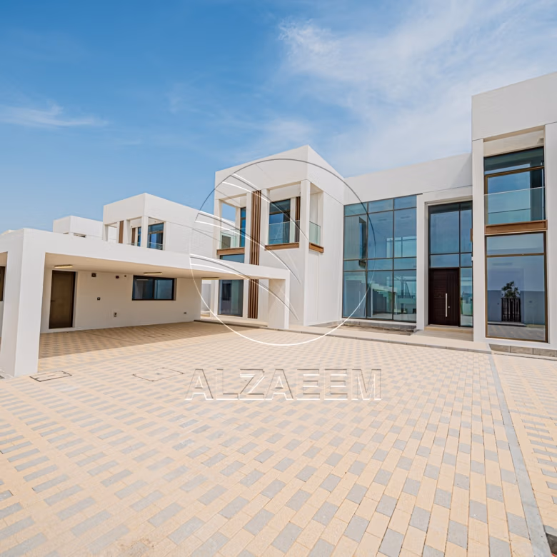 √VACANT Exclusive V-5 SELECT | Partial Sea View√