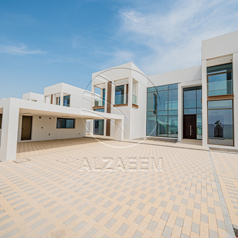 VACANT Exclusive V-5 SELECT | Partial Sea View