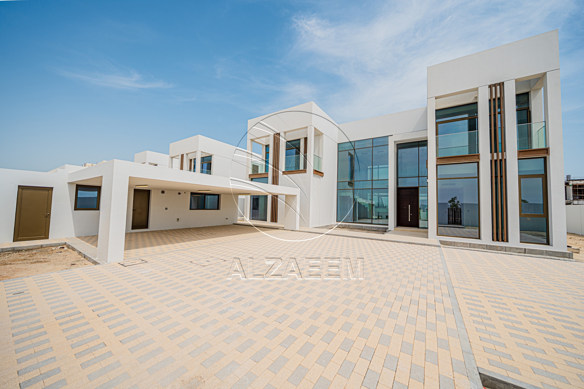 VACANT Exclusive V-5 SELECT | Partial Sea View