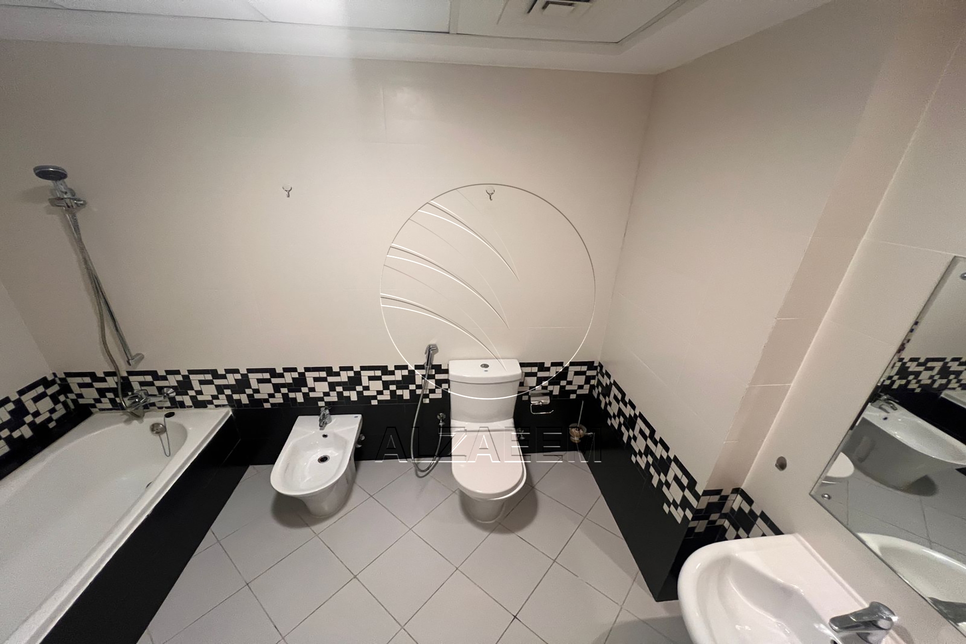 √Mid Level | Vacant | Big Balcony√