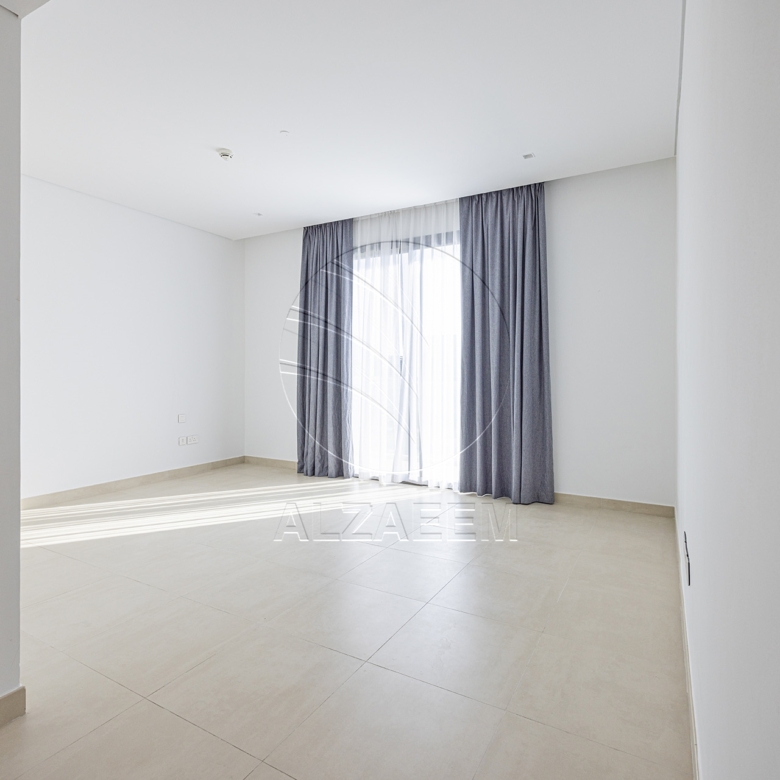 Huge Corner Unit | VACANT | Steps from the Park