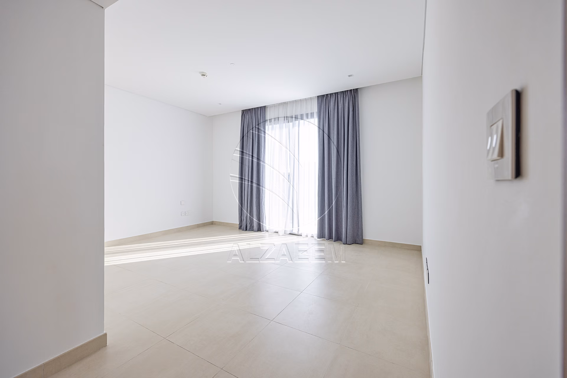 √Huge Corner Unit | VACANT | Steps from the Park√