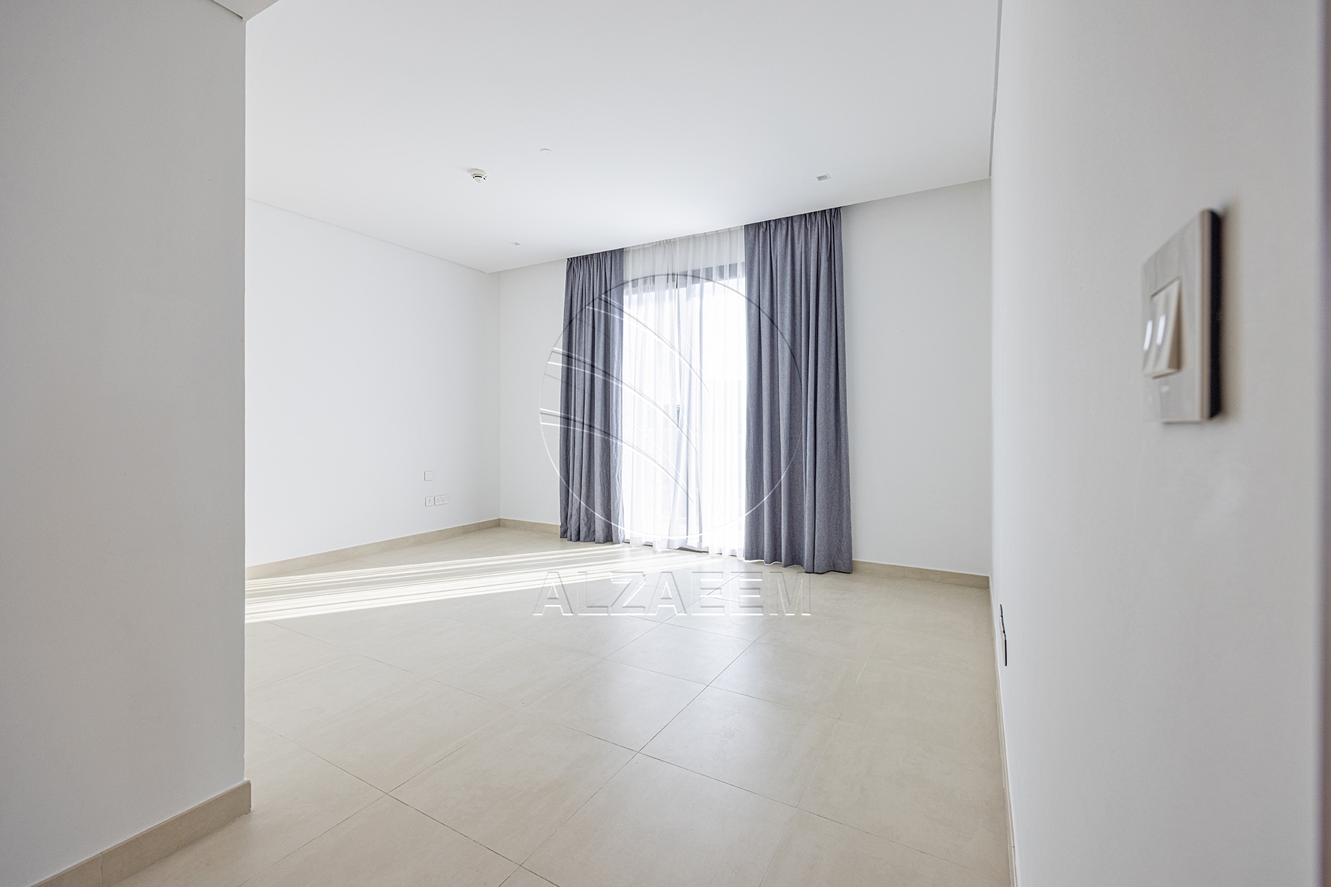 Huge Corner Unit | VACANT | Steps from the Park