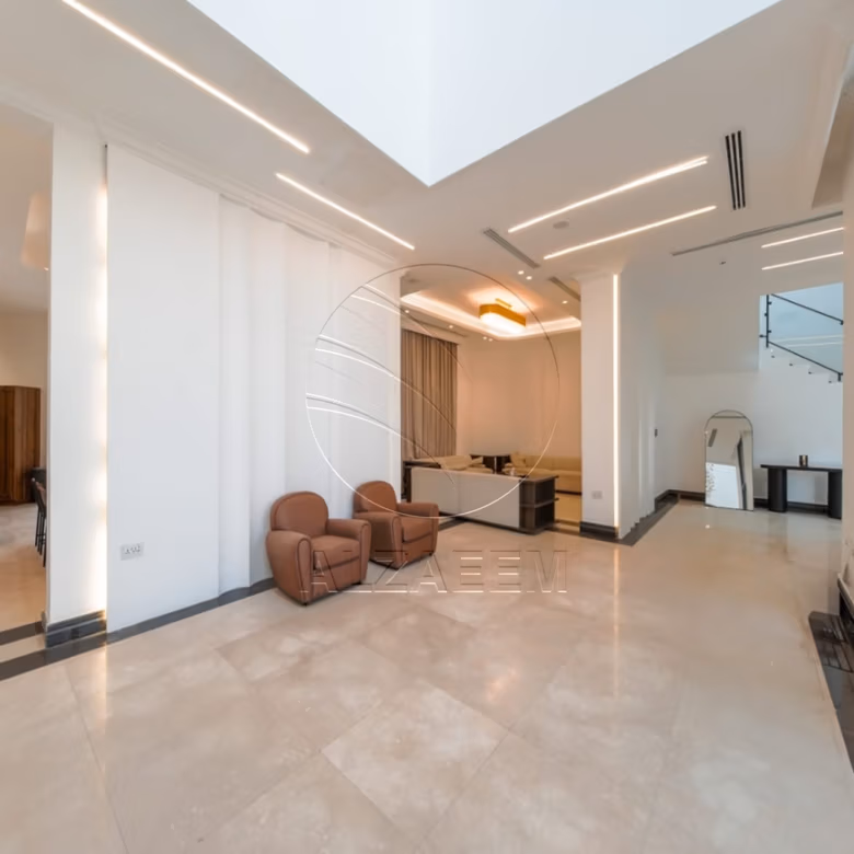 √Luxuriously Furnished |Private Pool and 2 Majlis√