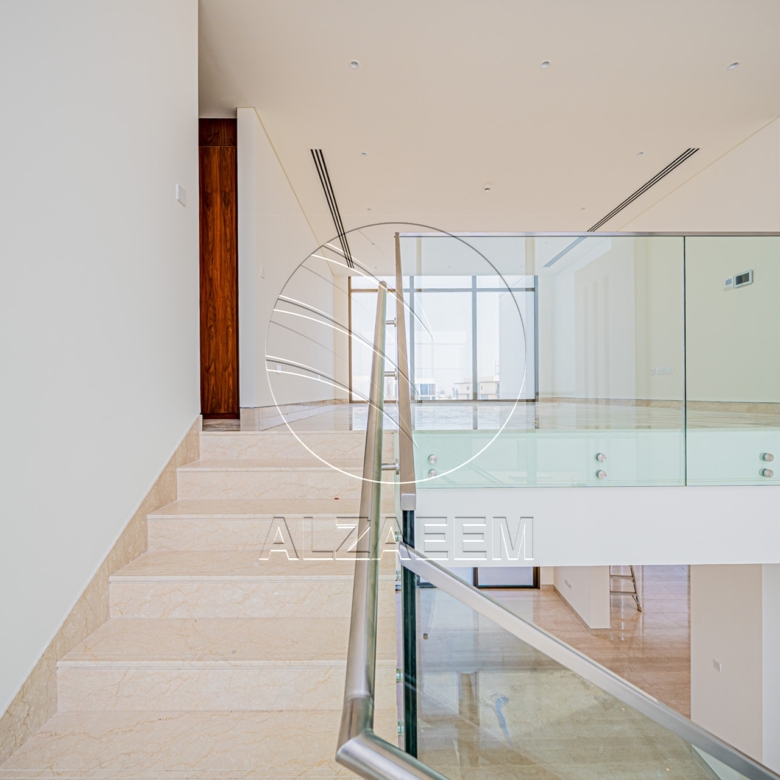VACANT Exclusive V-5 SELECT | Partial Sea View