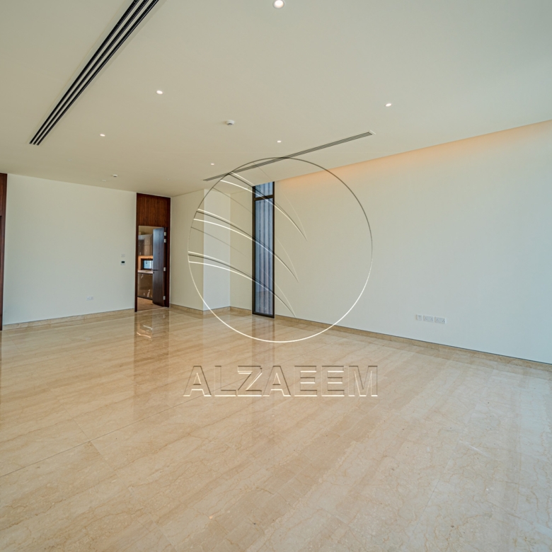 VACANT Exclusive V-5 SELECT | Partial Sea View