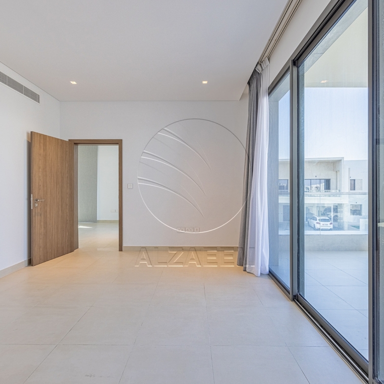 Huge Corner Unit | VACANT | Steps from the Park