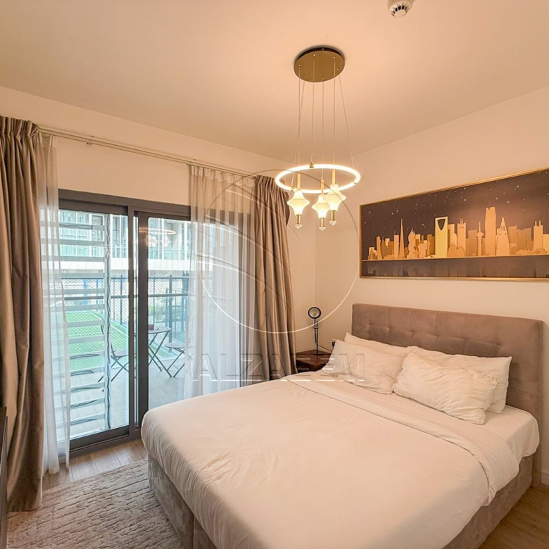 Fully Furnished | 3 Balconies | Corner | VACANT