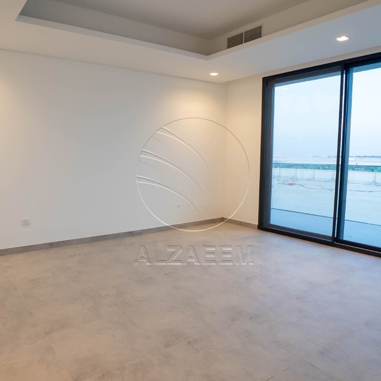 High Quality Upgraded Villa | Single Row | VACANT