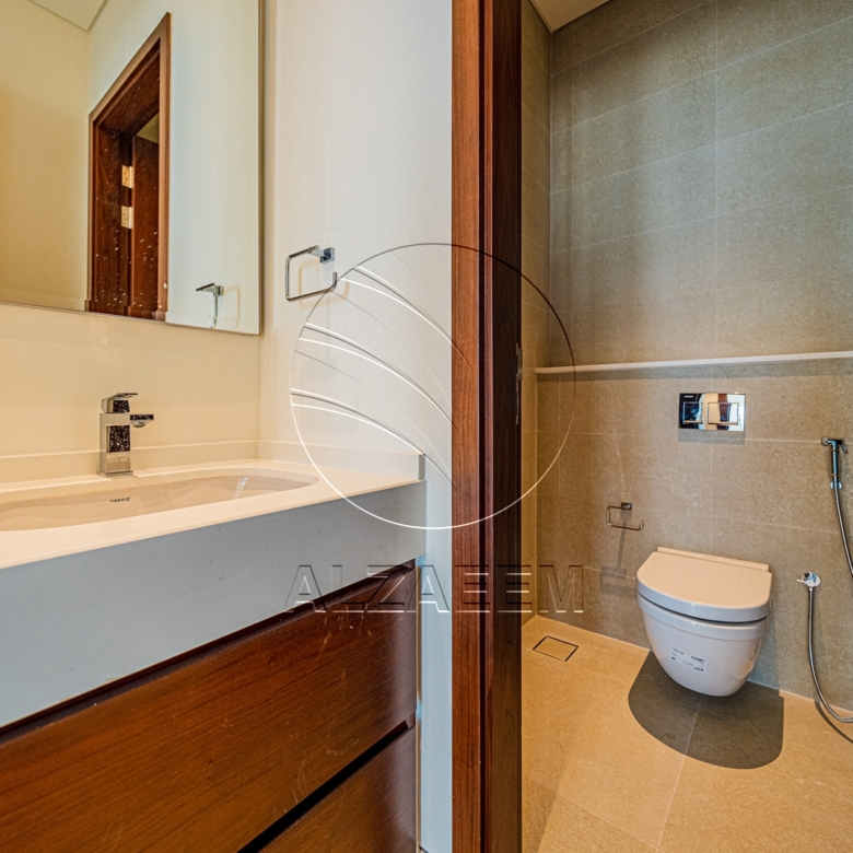 VACANT Exclusive V-5 SELECT | Partial Sea View