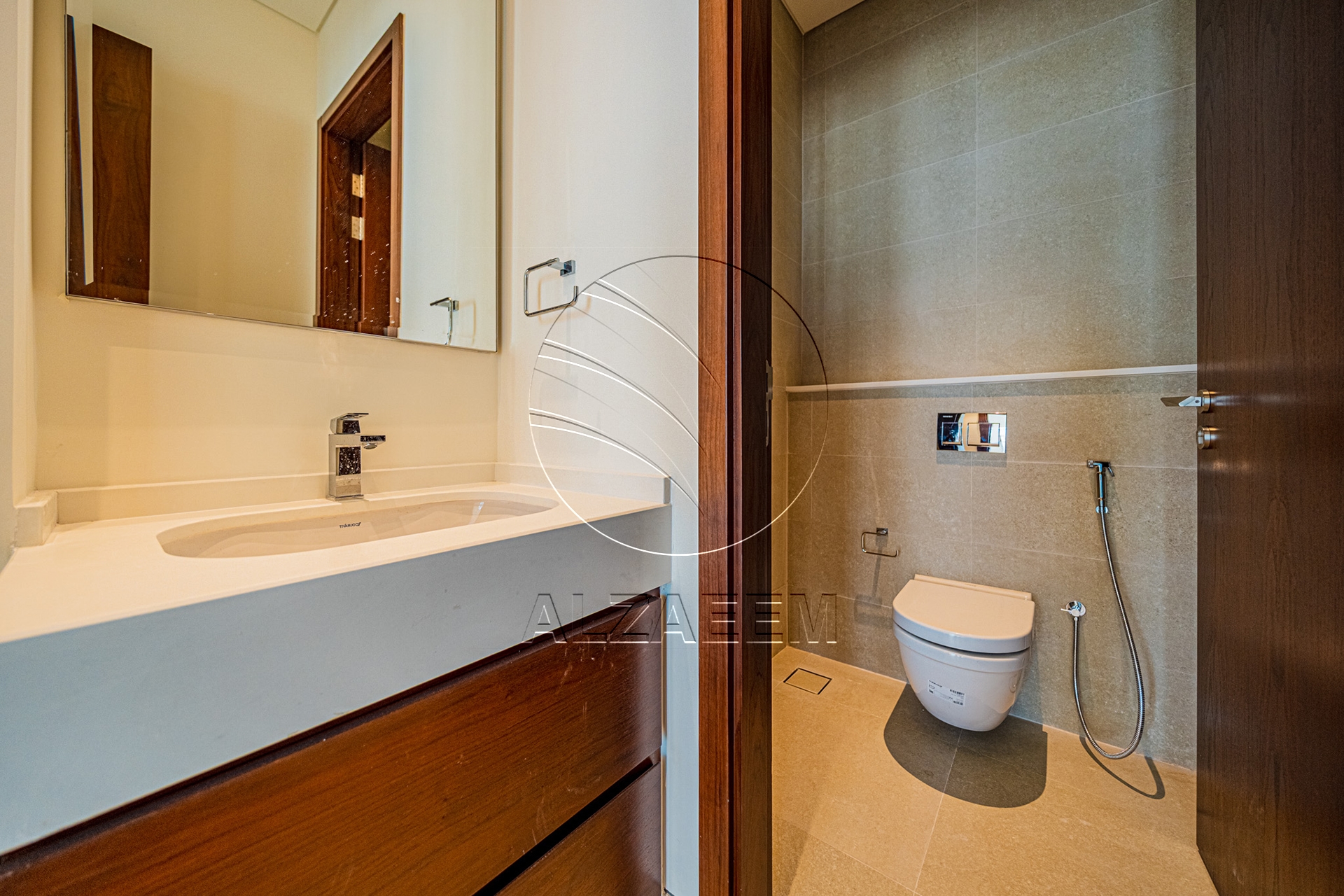 VACANT Exclusive V-5 SELECT | Partial Sea View